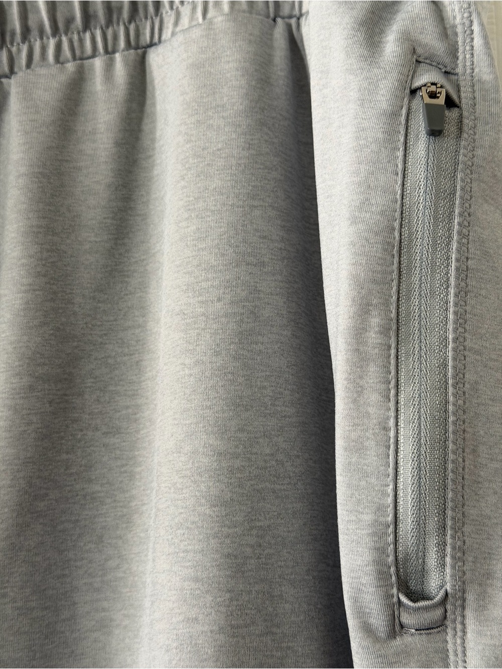 Kirkland Signature Silver-Gray Performance Joggers - Picture 5 of 8
